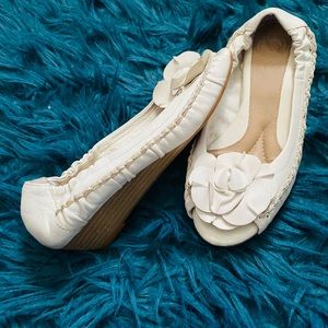 Nurture cream perp toe shoes